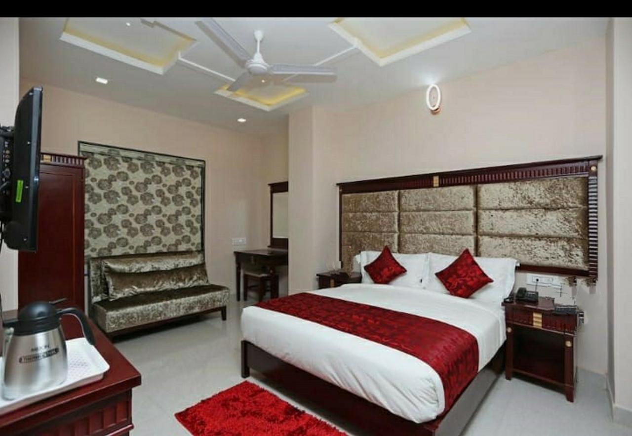Hotel Eleven Heights ,Bhopal Eksteriør billede