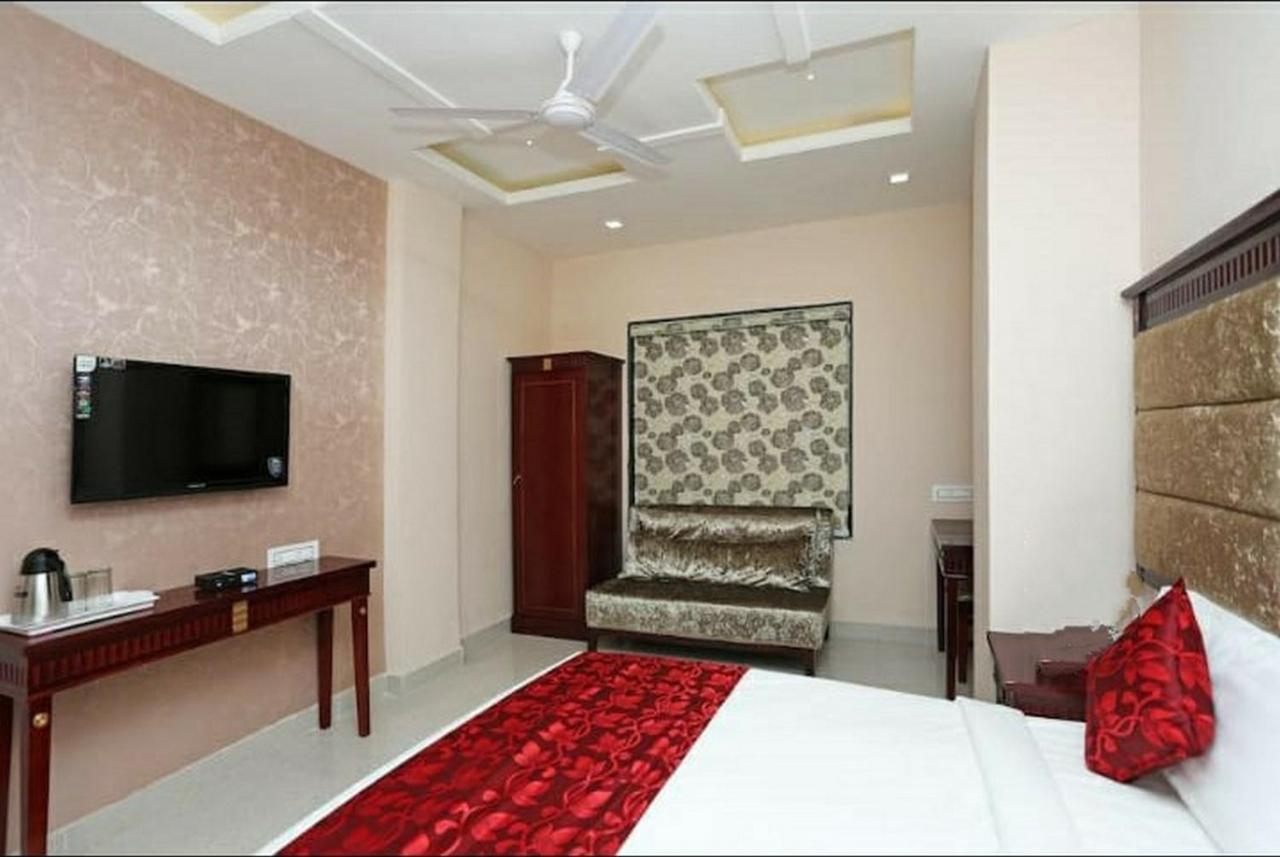 Hotel Eleven Heights ,Bhopal Eksteriør billede